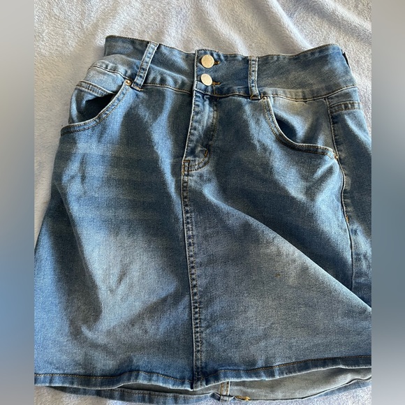 Denim Mini Skirt W Cinch Sides T Shirts S Lot Of 3 - Picture 5 of 12